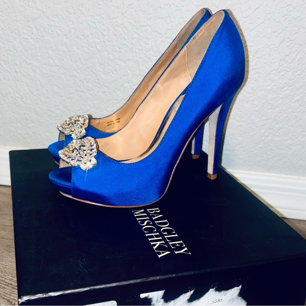 Badgley Mischka “Goodie” size 6 sapphire blue satin peep-toe pump NIB